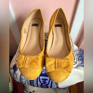 Yellow Bow Flats